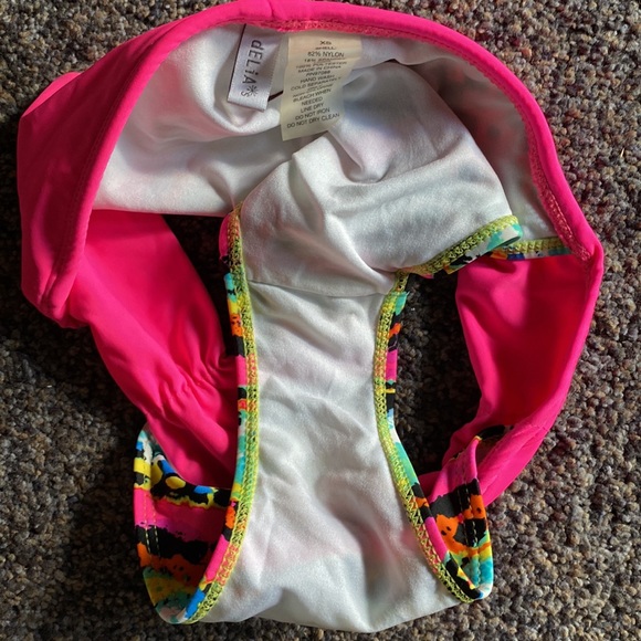 Delia’s Colorful Pink Print Bikini NEW - Picture 5 of 7
